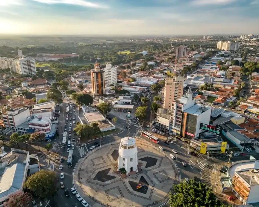 Foto que iulstra maiores cidades do interior do Brasil mostra a cidade de Campinas vista do alto (Foto: Shutterstock)