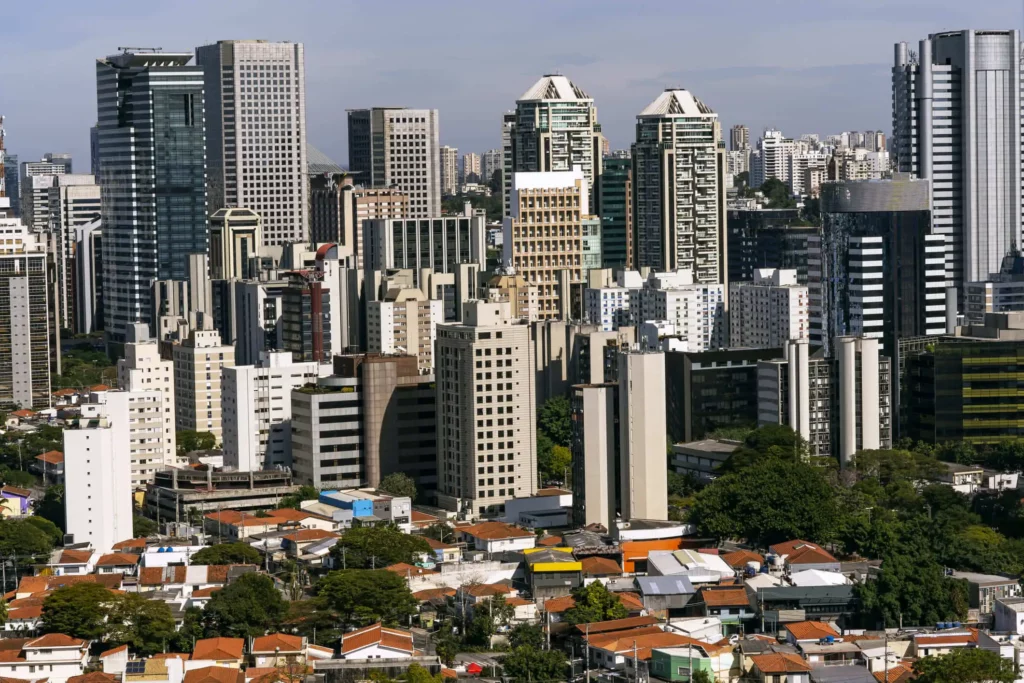 Imagem panorâmica de prédios e casas em bairro residencial para ilustrar matéria sobre Pimentas, o bairro mais populoso de Guarulhos