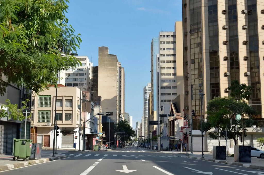 Imagem da Avenida Francisco Glicério para ilustrar matéria sobre bairros de Campinas, em São Paulo