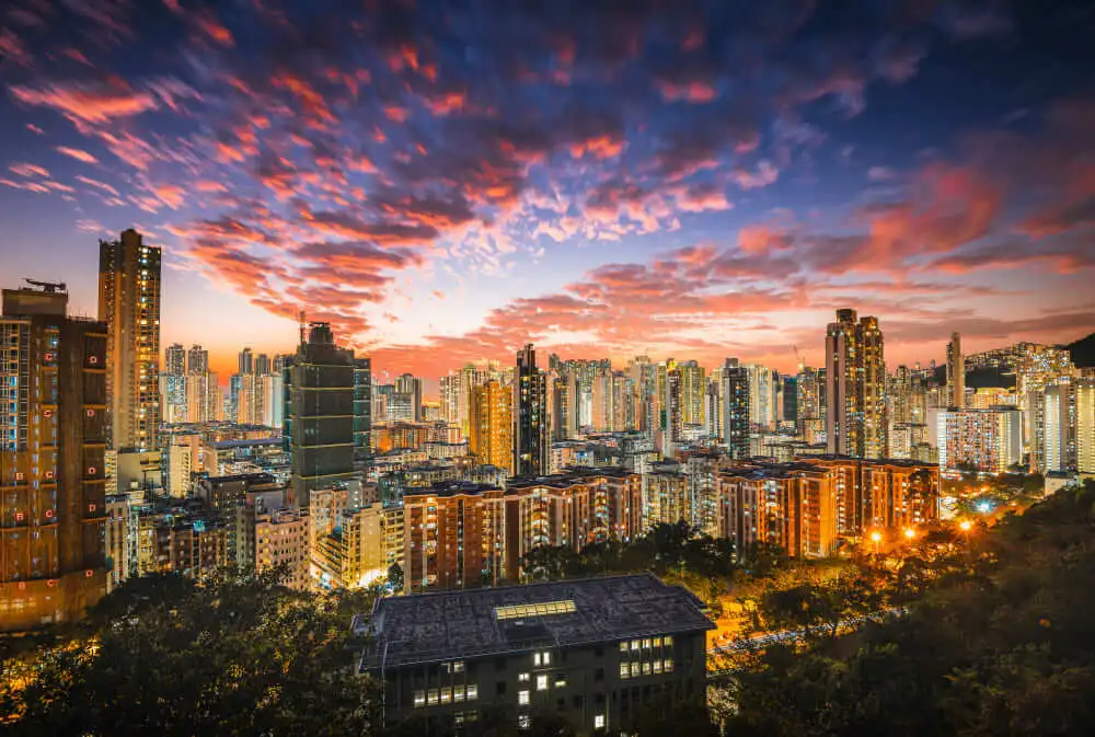 Imagem da vista aérea da cidade de São Paulo mostra prédios da capital durante o pôr do sol para ilustrar matéria sobre nova Lei de Zoneamento em SP