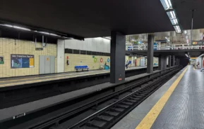 Foto mostra a plataforma vazia da Estação São Francisco Xavier do metrô do Rio de Janeiro (Foto: Wikimedia Commons)