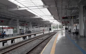 Imagem mostra a plataforma da Estação Bonocô do metrô de Salvador