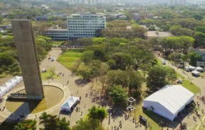 Foto que ilustra matéria sobre as melhores faculdades do Brasil mostra o campus da USP visto do alto (Foto: USP)