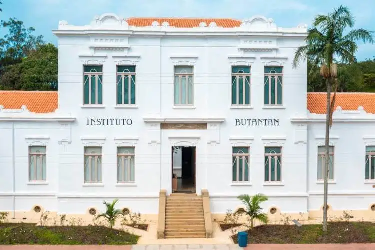 Imagem da fachada do Instituto Butantan, em São Paulo