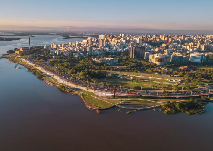 Foto que ilustra matéria sobre iptu porto alegre mostra a cidade de porto alegre