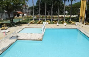 Foto que ilustra matéria sobre Clubes em Contagem mostra a piscina da Sociedade Hípica de Minas Gerais (Foto: Reprodução Facebook)