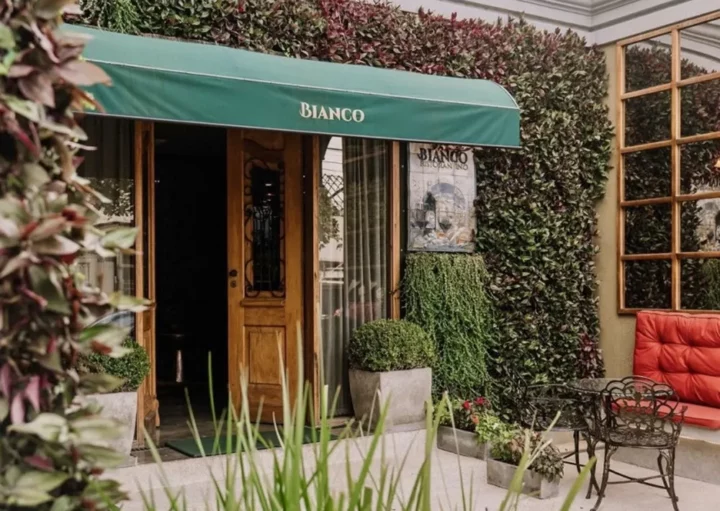 Foto que ilustra matéria sobre os melhores restaurantes de Goiânia mostra a fachada de entrada do Bianco Ristorante (Foto: Divulgação)