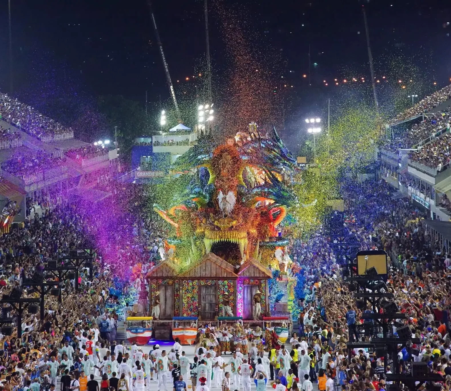 O Rio de Janeiro tem um dos maiores desfiles de carnaval do país