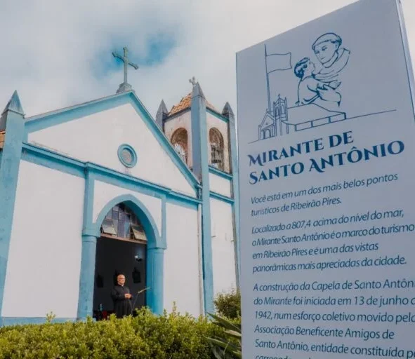 O local onde a Capela de Santo Antônio foi construída tem pouco mais de 800 metros de altura