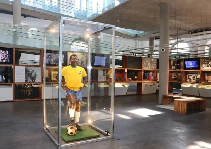 Foto que ilustra matéria sobre museus em Santos mostra um dos ambientes internos do Museu Pelé (Foto: Prefeitura de Santos)