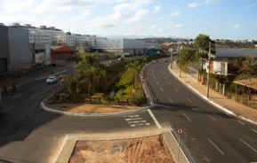 Foto que ilustra matéria sobre bairro industrial mostra uma vista panorâmica da cidade de Contagem, em Minas Gerais (Foto: Getty Images)
