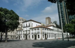 Construído no Centro Histórico do Rio de Janeiro em 1773, para ser a sede do governo imperial, o Paço Imperial já abrigou vice-reis e imperadores na história do Brasil, hoje é um centro cultural. (Foto: Getty Images)