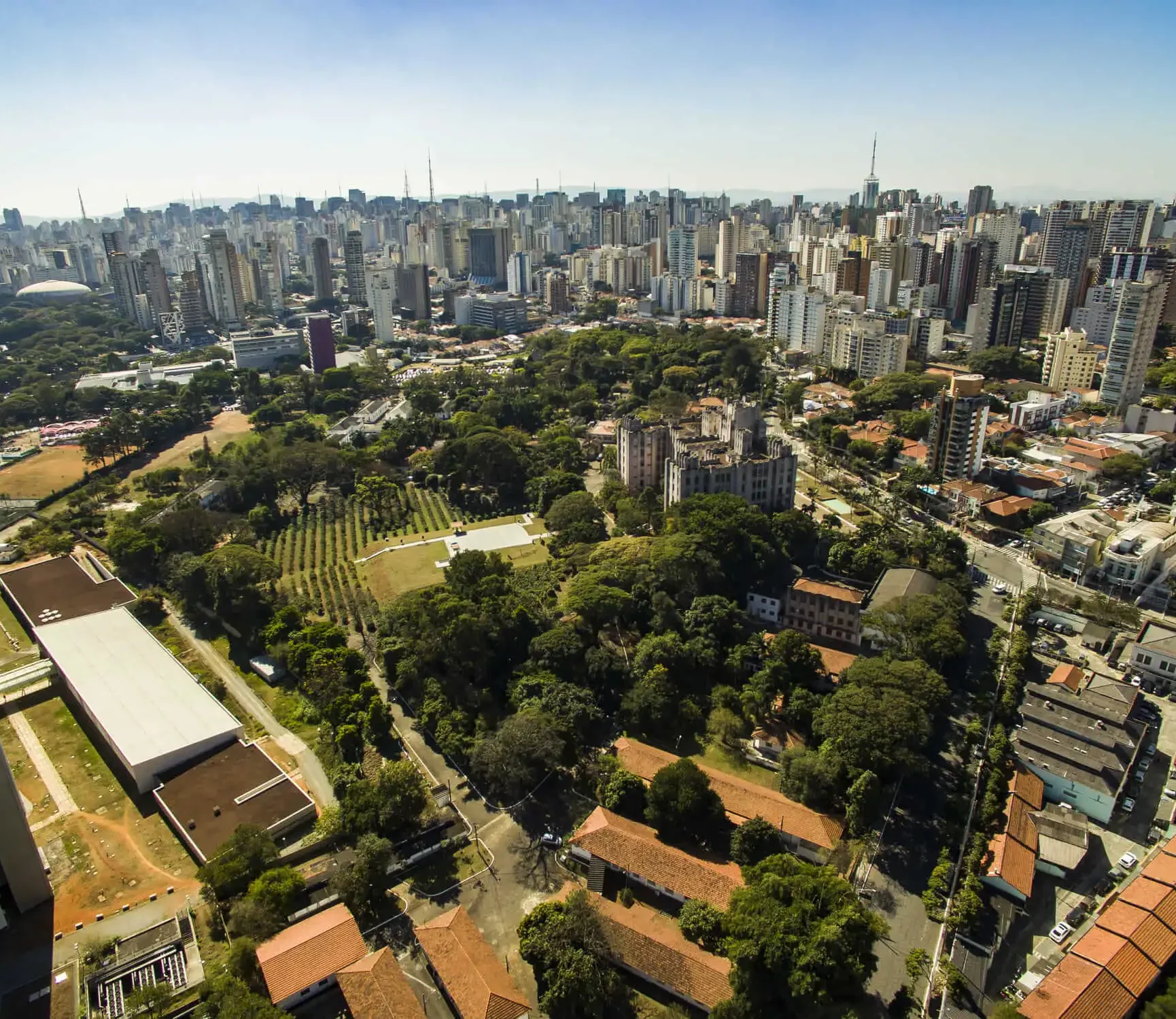 Além das opções gastronômicas, os casarões antigos dão um charme extra ao bairro