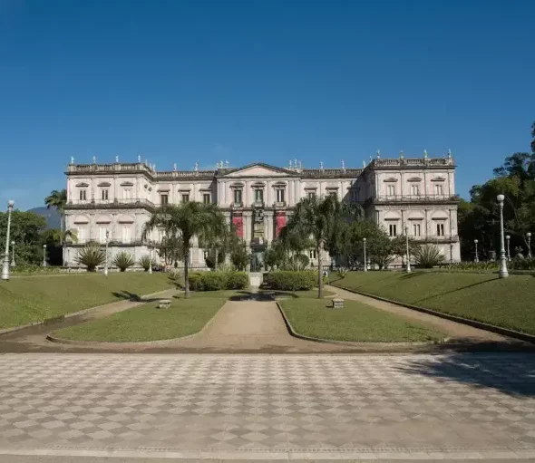 O Museu Nacional abriga acervos sobre história natural e antropologia 