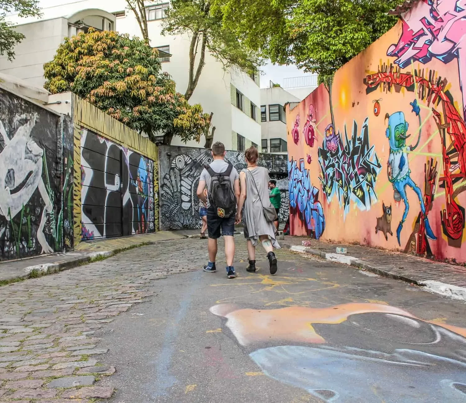 Já na Vila Madalena, você encontra bares e restaurantes de todos os estilos