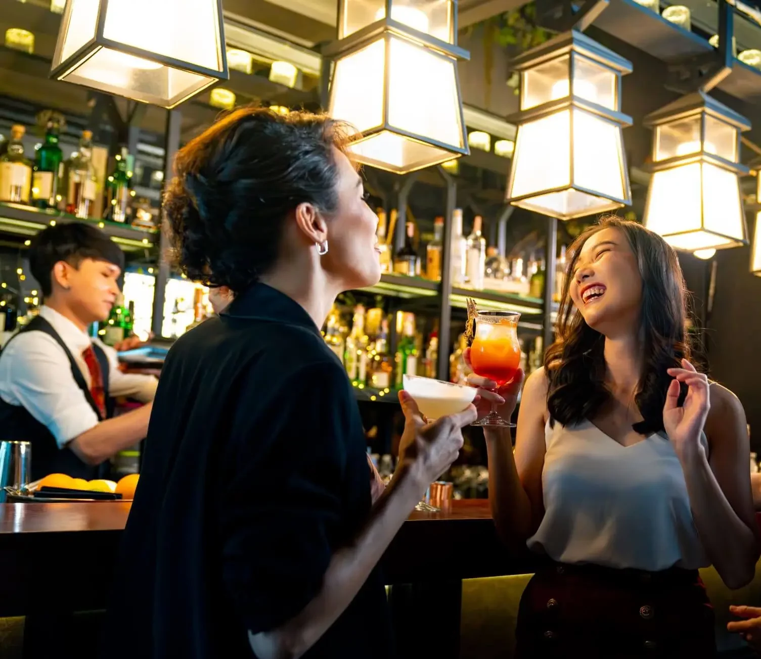 Muitas baladas também contam com restaurantes e lanchonetes, o que facilitam a noite e dão um toque extra à experiência