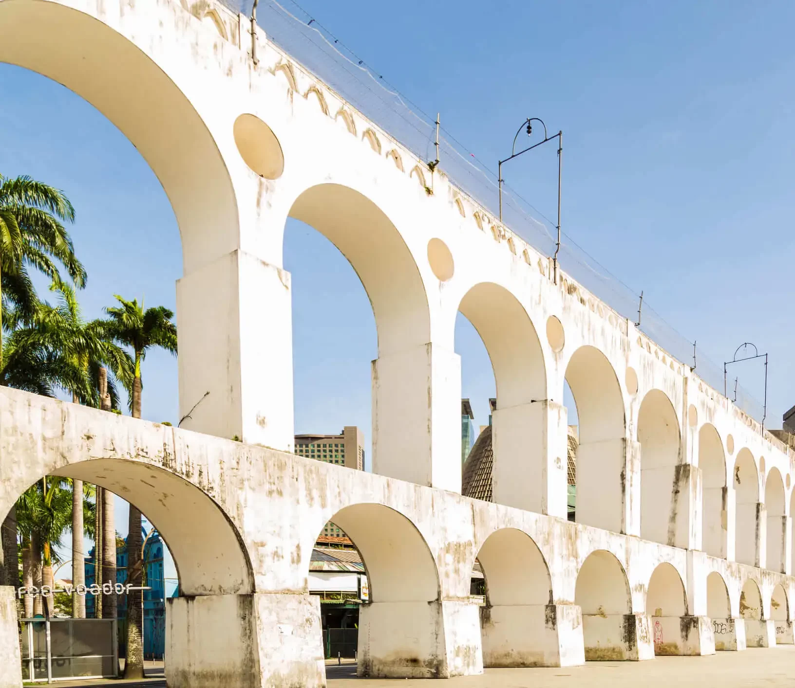 Nas rodas de samba da Lapa, você pode aproveitar a música e um dos pontos turísticos mais famosos do Rio de Janeiro ao mesmo tempo