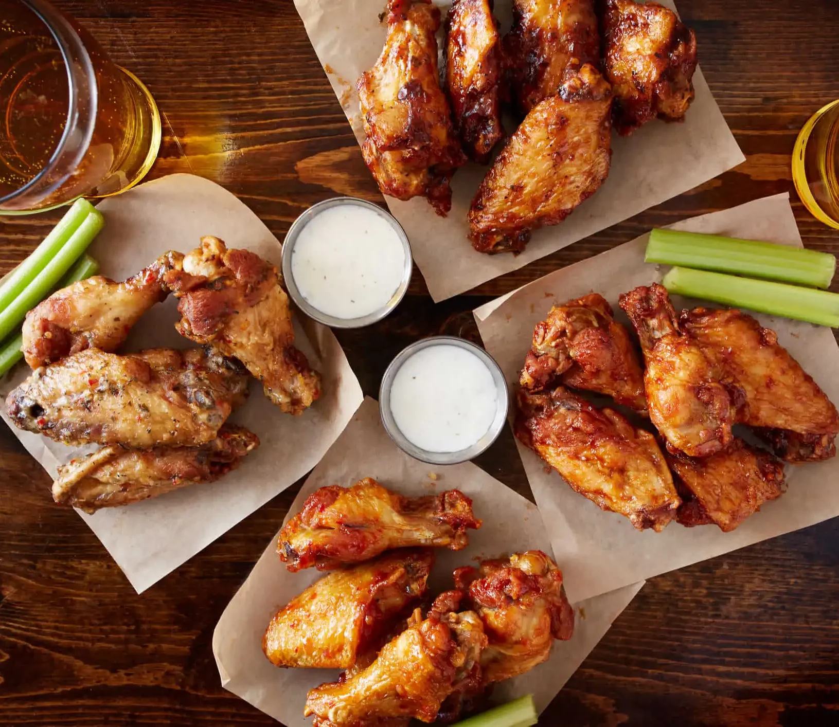 Além de drinks e cerveja gelada, os bares em Alphaville também agradam quando o assunto é comer bem