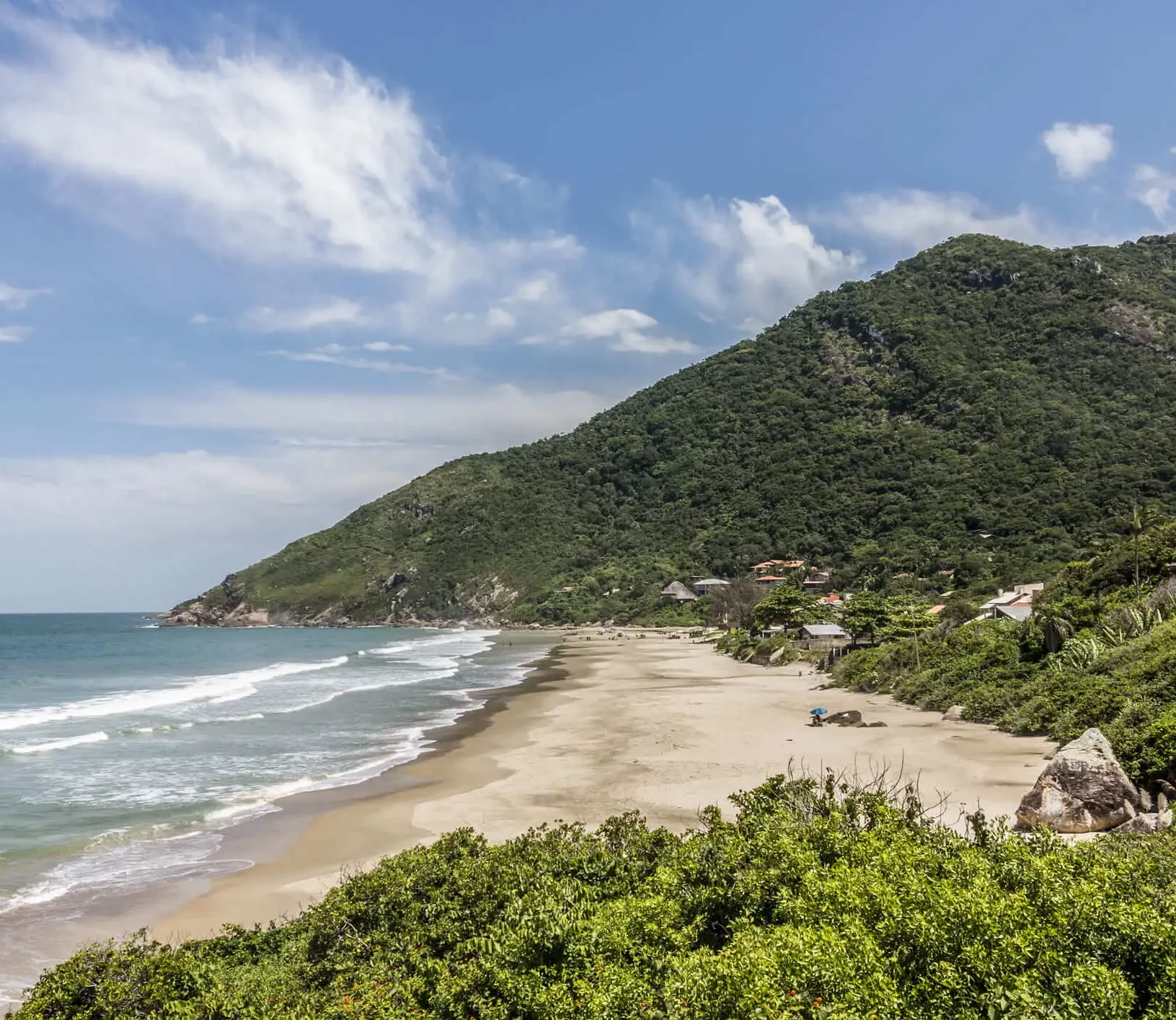 Existem praias urbanas e praias mais afastadas. O importante é escolher a que mais combina com você 