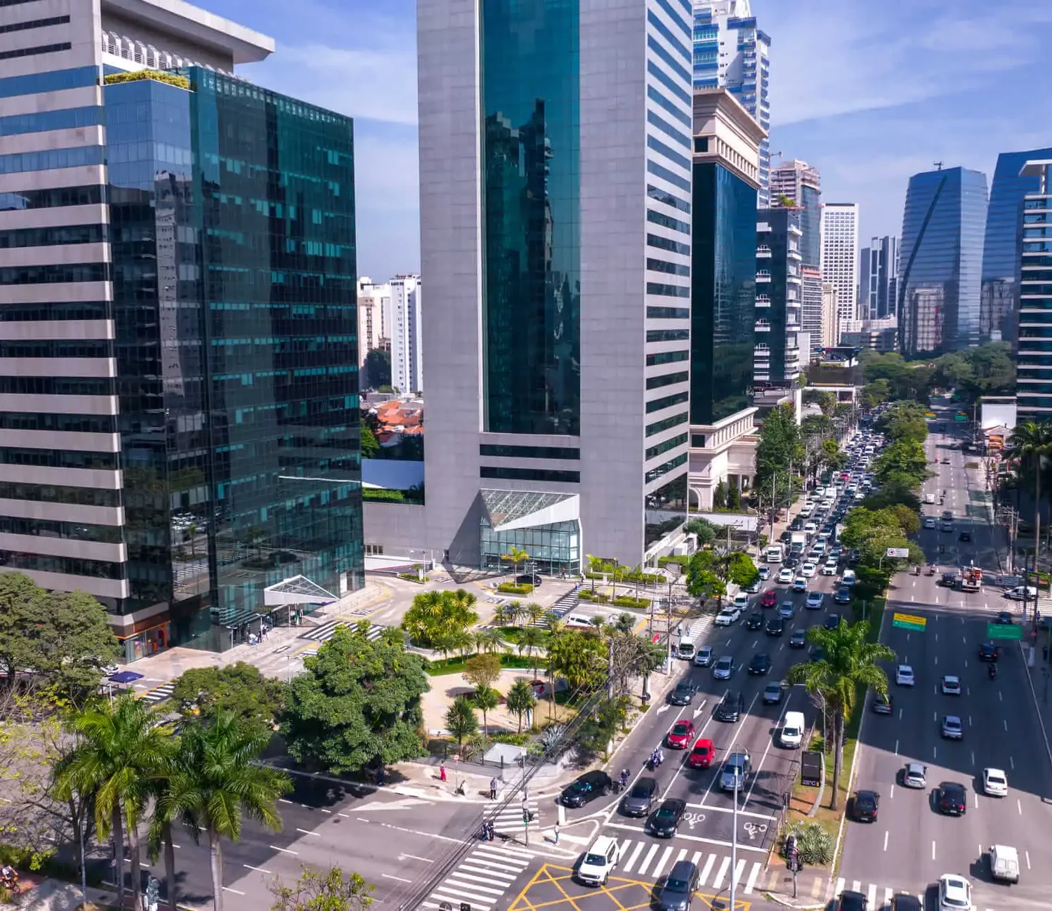 A região conta com 3 subprefeituras divididas em uma área de quase 130 km²