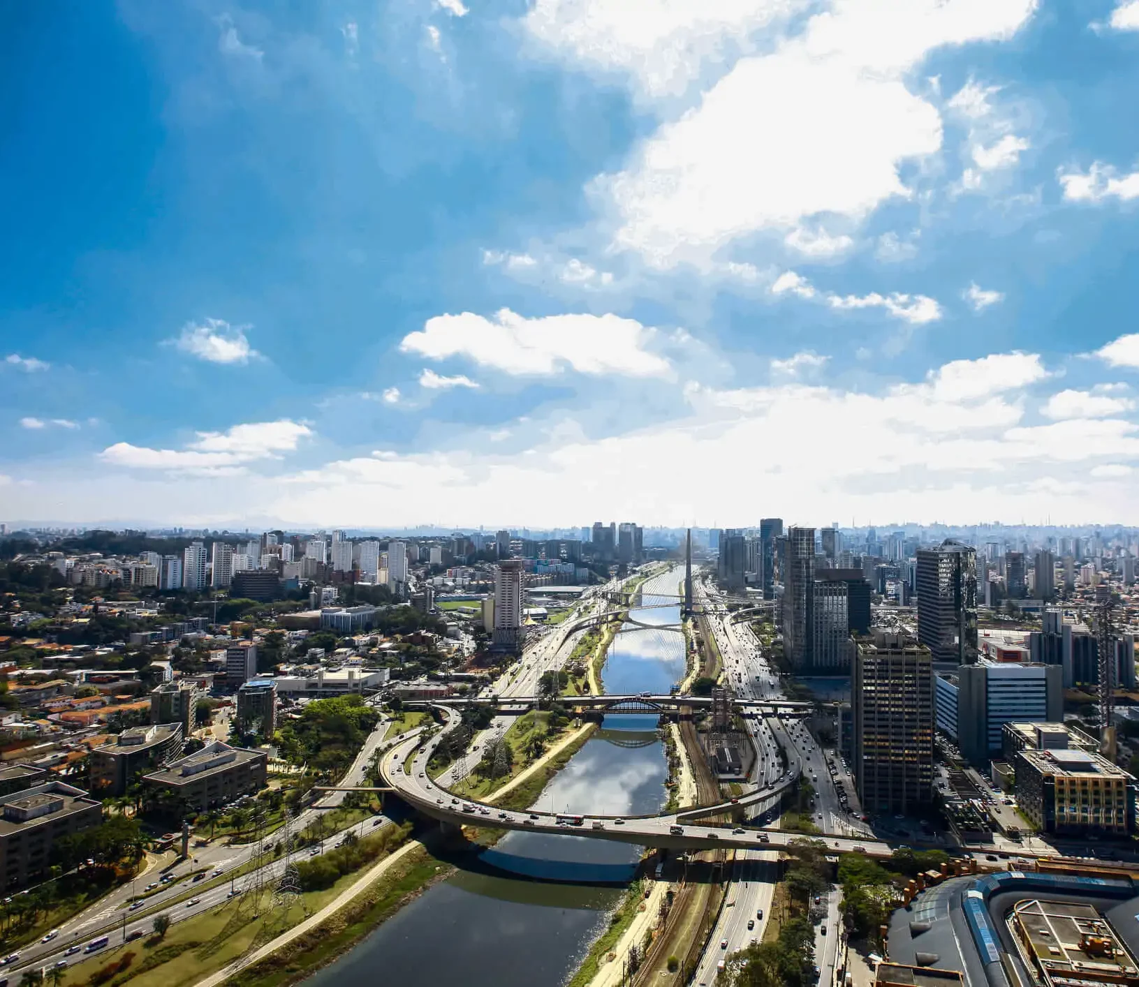 Butantã, Itaim Bibi, Morumbi, Perdizes, Pinheiros e Vila Madalena são os principais bairros da região