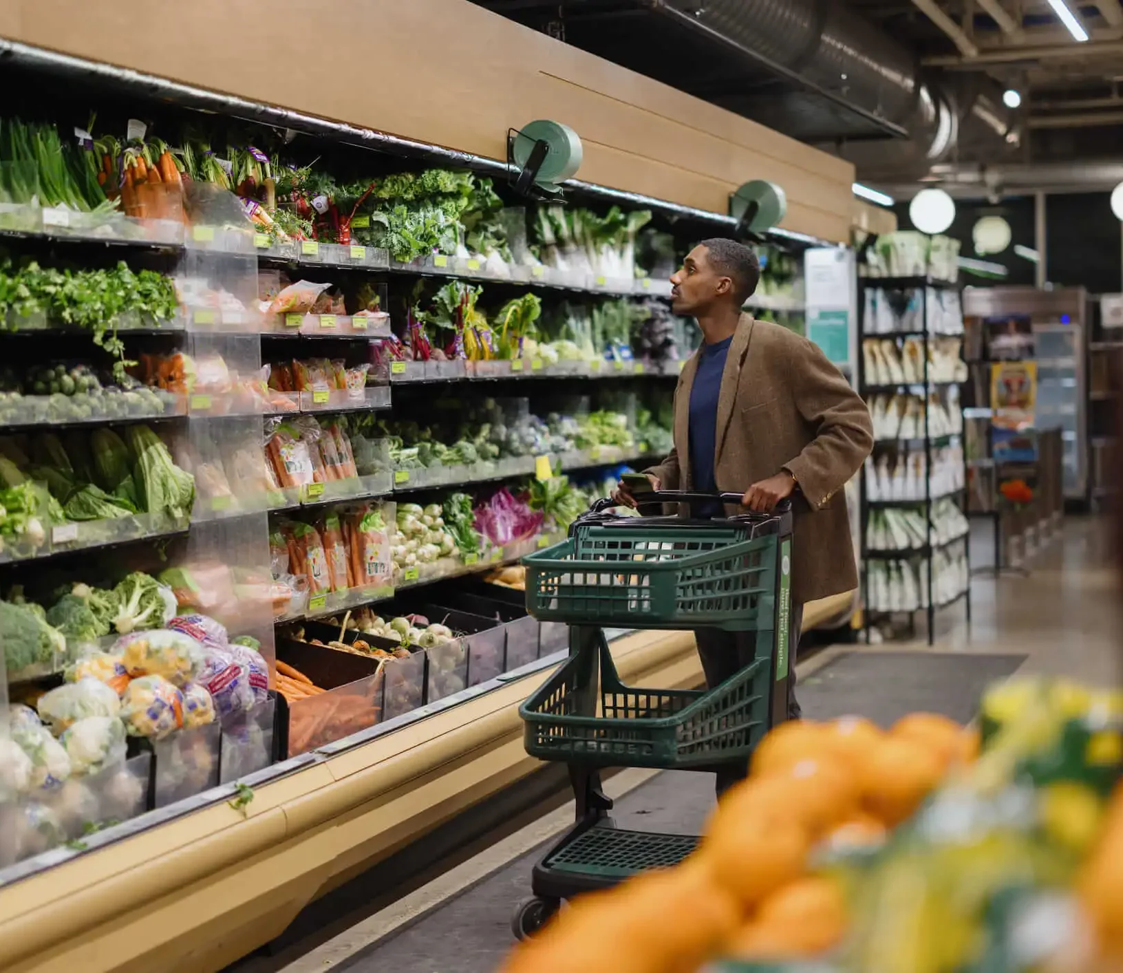É possível encontrar desde mercados de bairros a grandes redes