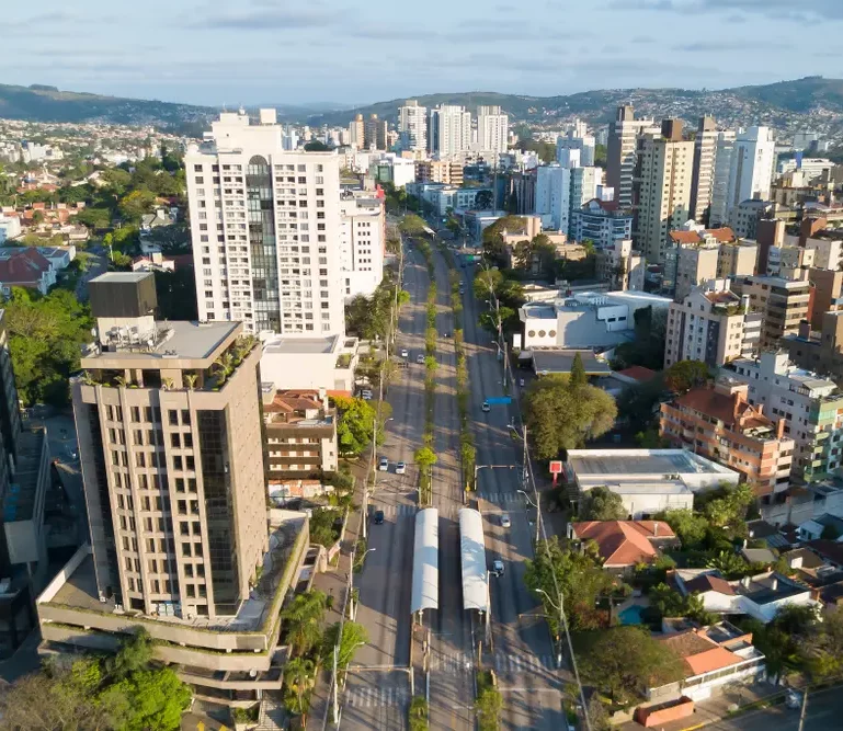 Além da excelente localização, o bairro Bela Vista combina alto padrão com ruas arborizadas