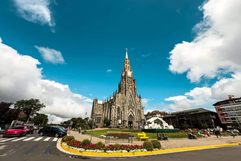 Imagem da Catedral de Pedra, em Canela, no Rio Grande do Sul