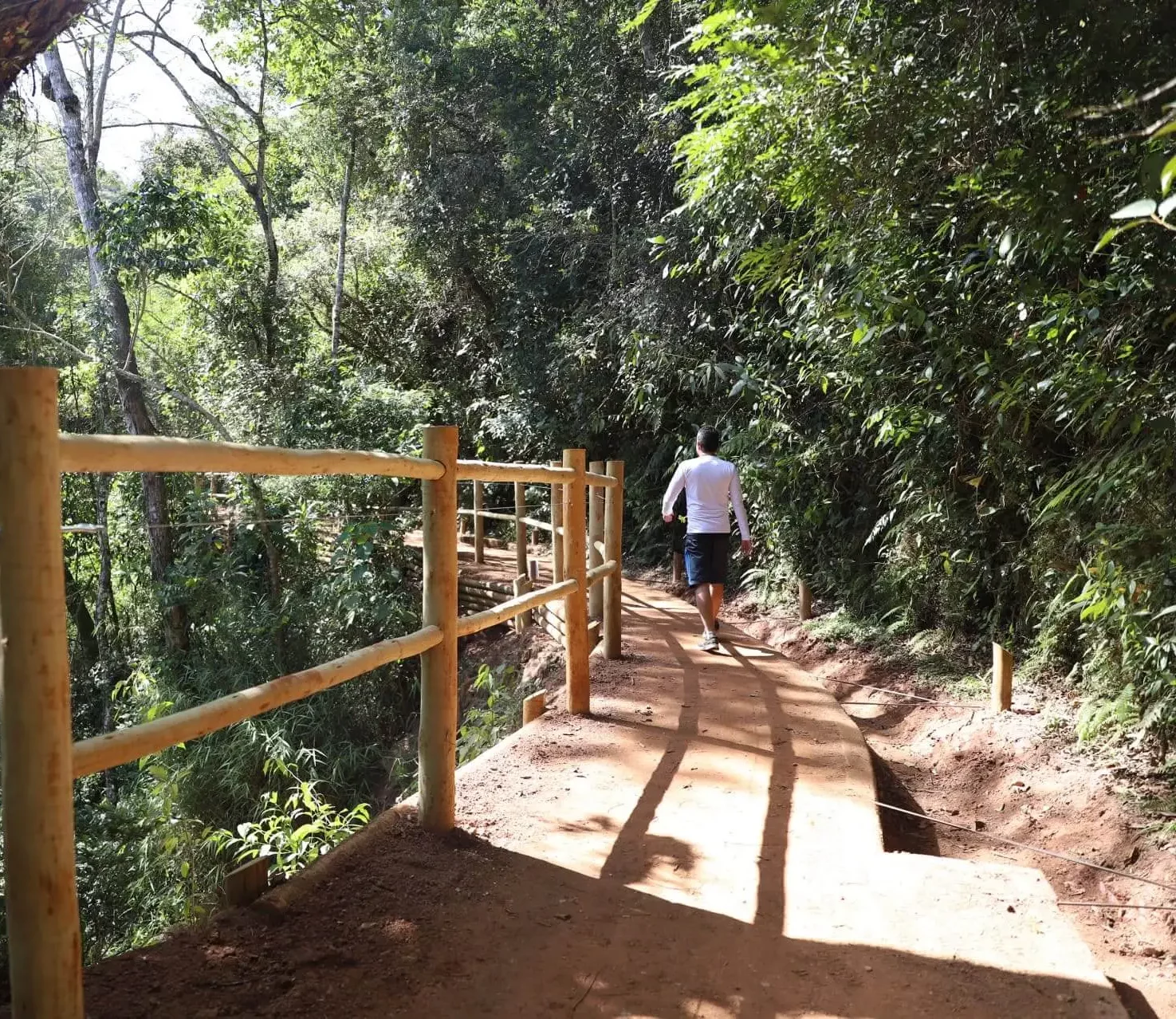 Além das cachoeiras, os parques também são bastante visitados por turistas e moradores. Um dos principais é o Parque Rego dos Carrapatos