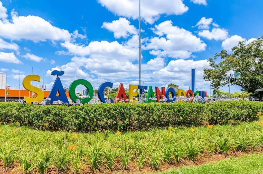 Foto que ilustra matéria sobre as melhores cidades de SP para morar mostra o Letreiro do São Caetano do Sul, no estado de São Paulo