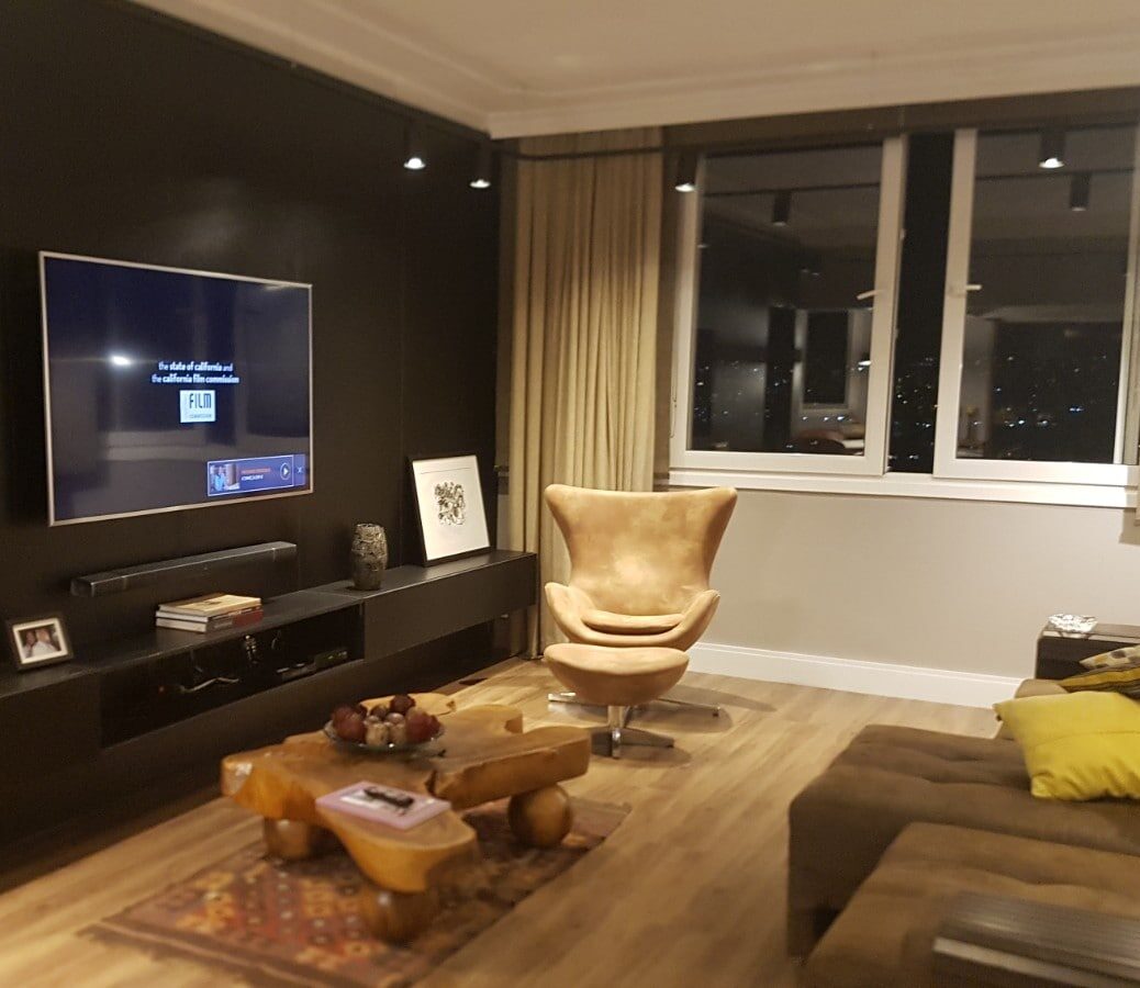 Sala de estar do apartamento de Daniel no Centro de Porto Alegre (Foto: arquivo pessoal)