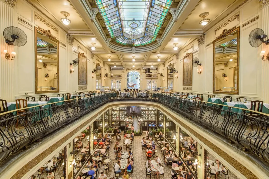 Imagem da vista interna da Confeitaria Colombo, unidade Centro, Rio de Janeiro| Imagem: Confeitaria Colombo