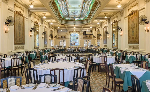 Imagem do salão de jantar da Confeitaria Colombo, unidade Centro, Rio de Janeiro | | Imagem: Confeitaria Colombo