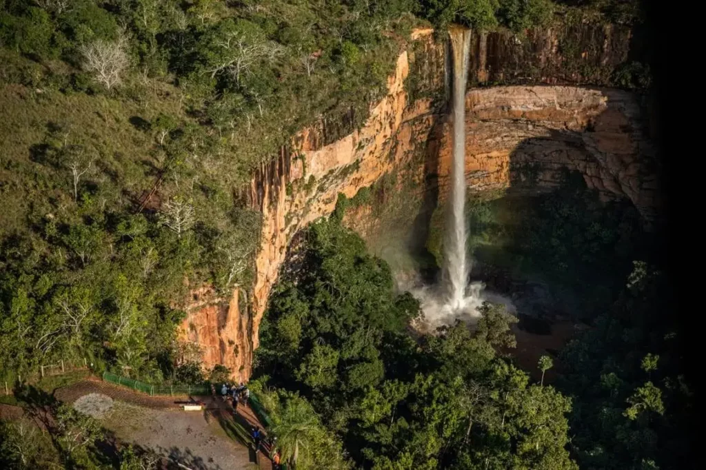 Imagem de cachoeira no Parque Nacional da Chapada dos Guimarães, em Mato Grosso